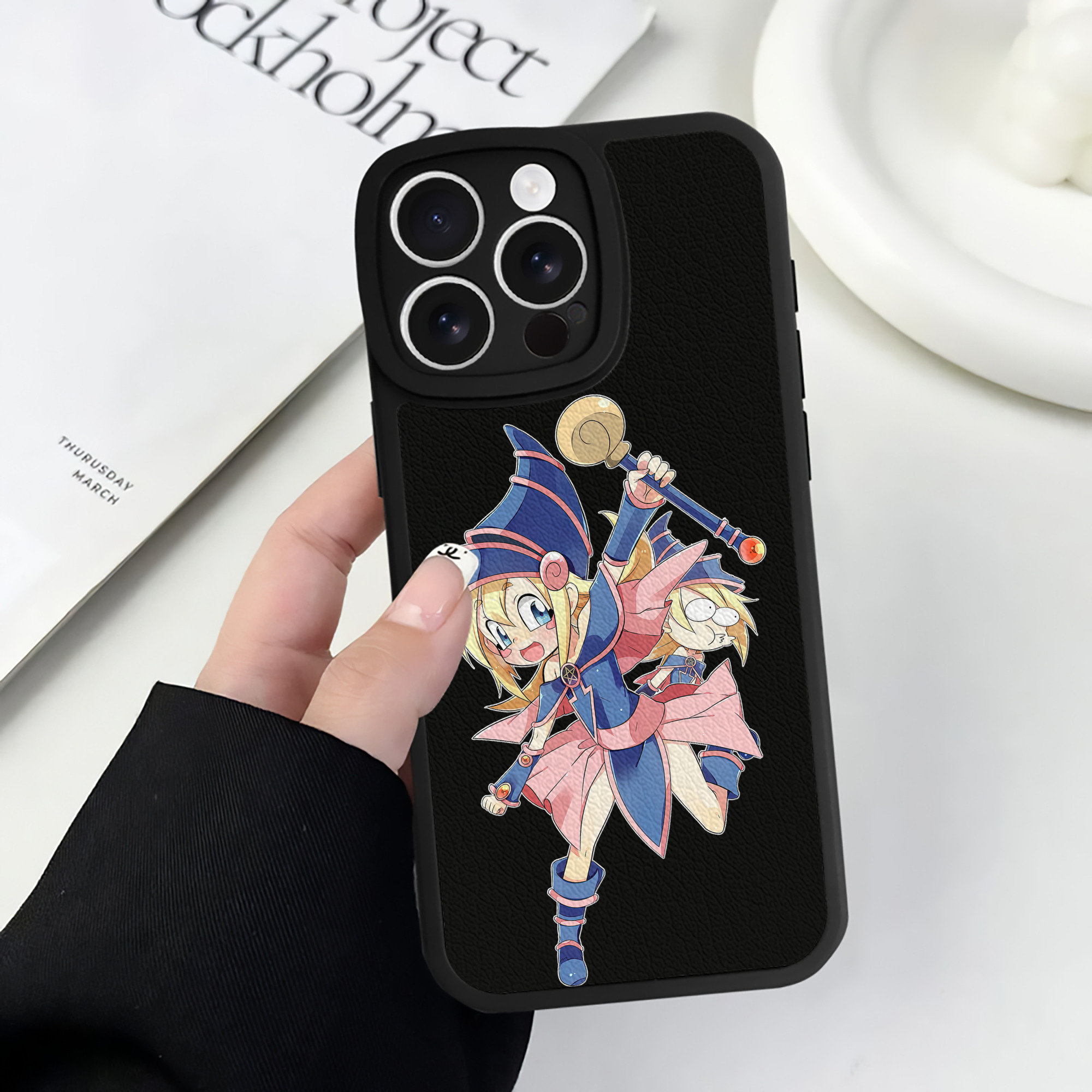 遊☆戯☆王 Yu-Gi-Oh! 【iPhone 16シリーズ対応】シリコンスマホケース（レザー調） 材質：シリコン